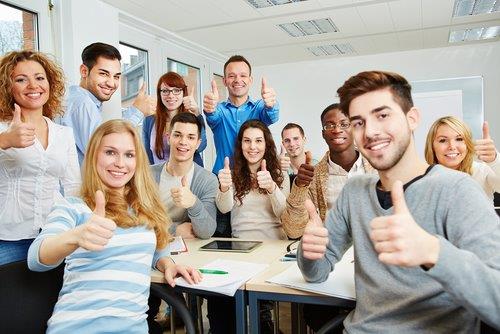 Entreprendre avant 30 ans : Tour d’horizon des initiatives bruxelloises qui soutiennent les jeunes désireux de franchir le cap de l’entrepreneuriat.